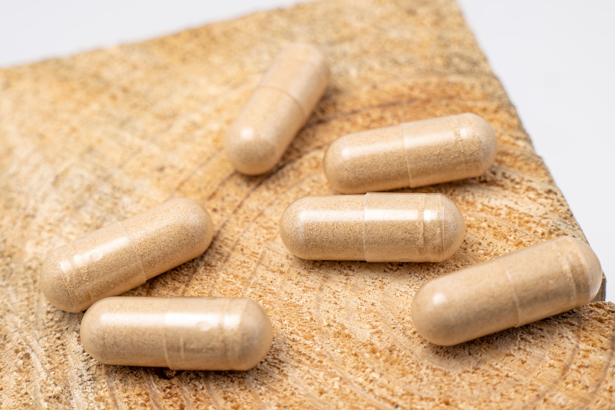 Collagen peptides and hyaluronic acid for active individuals